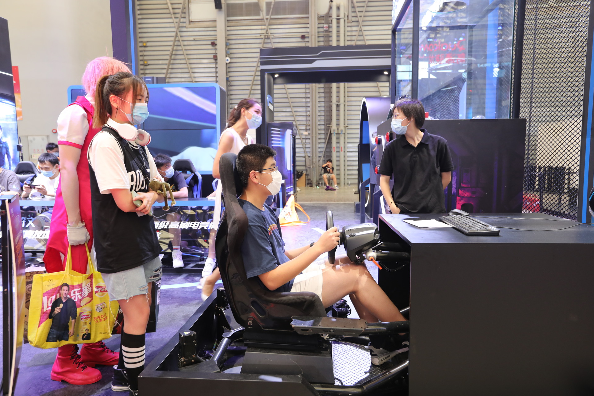 欧元区政府债券收益率持续下降