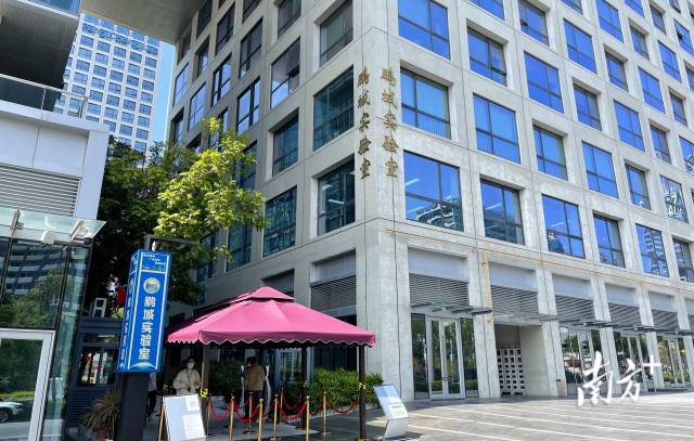 国产算力大模型新动向，百川智能牵手鹏城实验室