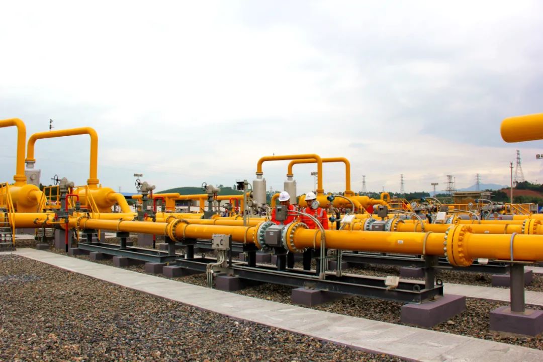 西气东输四线天然气管道新疆段主体线路焊接完工
