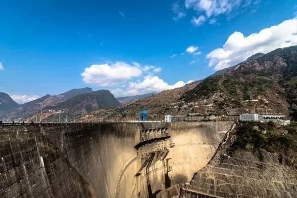 高海拔水电站是怎么建成的？