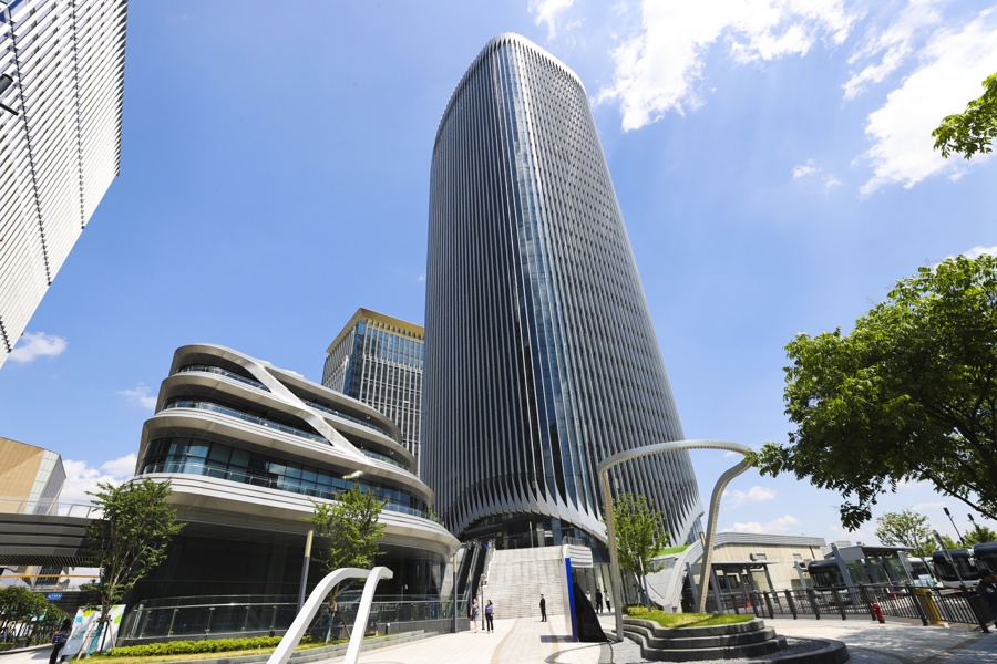 大模型降价背后：大厂抢生态，创业者迎生存挑战