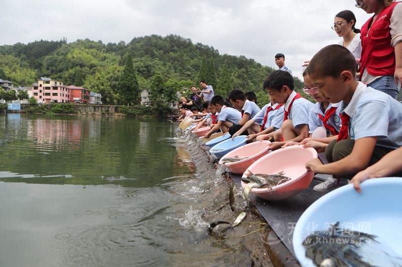 守护生物多样性 霍口水库下闸蓄水后首次开展增殖放流活动