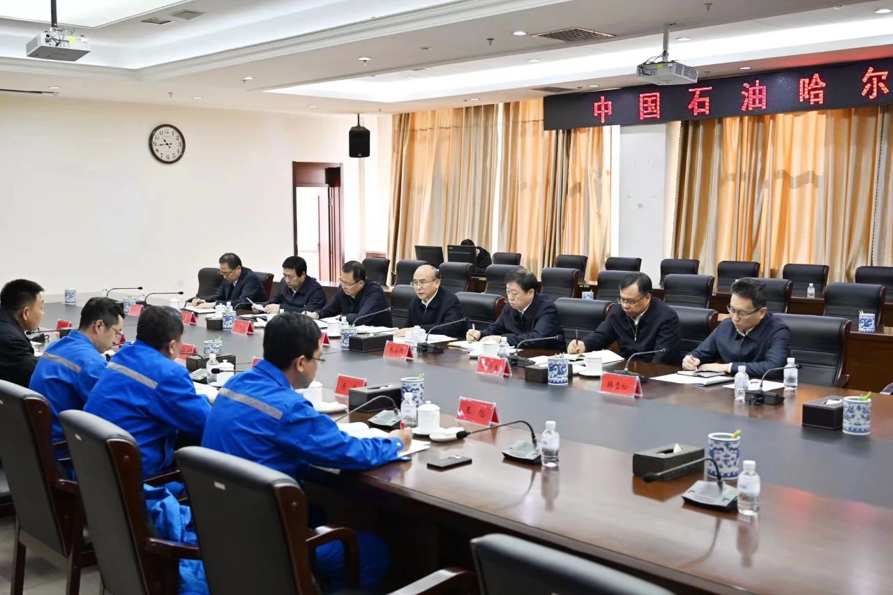 中国石油举行贯彻落实能源安全新战略座谈会暨第七届石油精神（大庆精神铁人精神）论坛