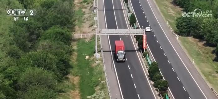 江苏邮政与智加科技达成合作 首批量产自动驾驶重卡运营专线启用