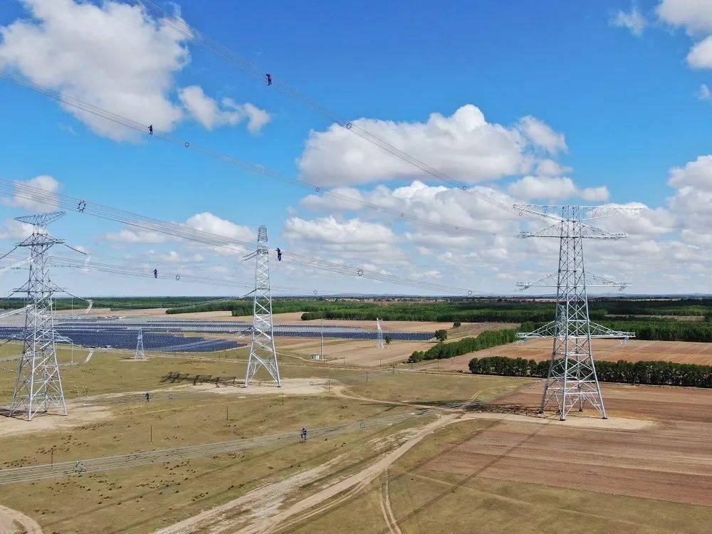 我国海拔最高220千伏输变电工程全线贯通