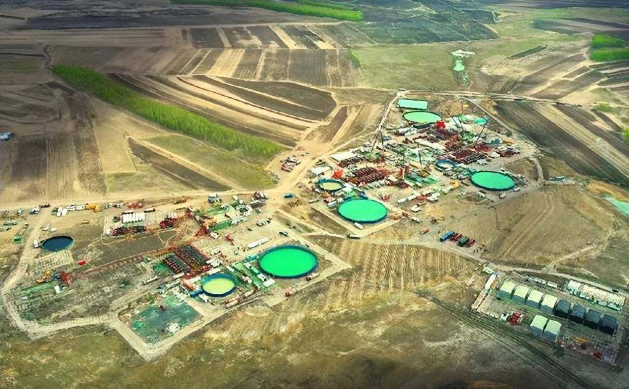 我国渤海首口超深井获高产油气流