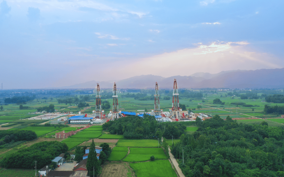 我国在渤海中生界潜山探获高产油气井