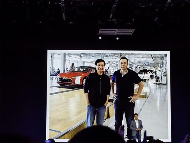 雷军揭秘“小米三年造车路”：拒绝百亿美元估值，2024年冲击12万辆