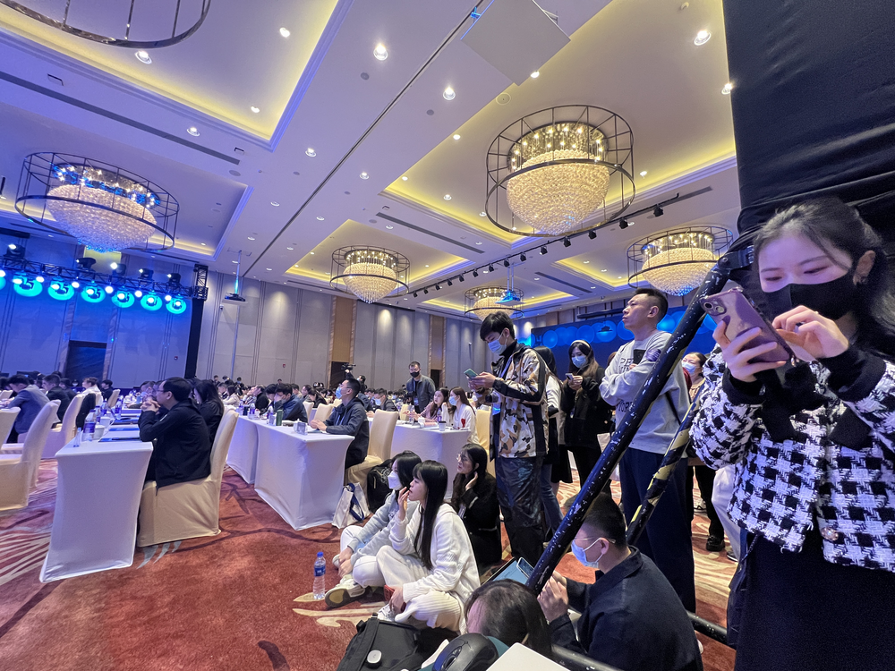 明星企业扎堆排队 港股IPO热潮涌动