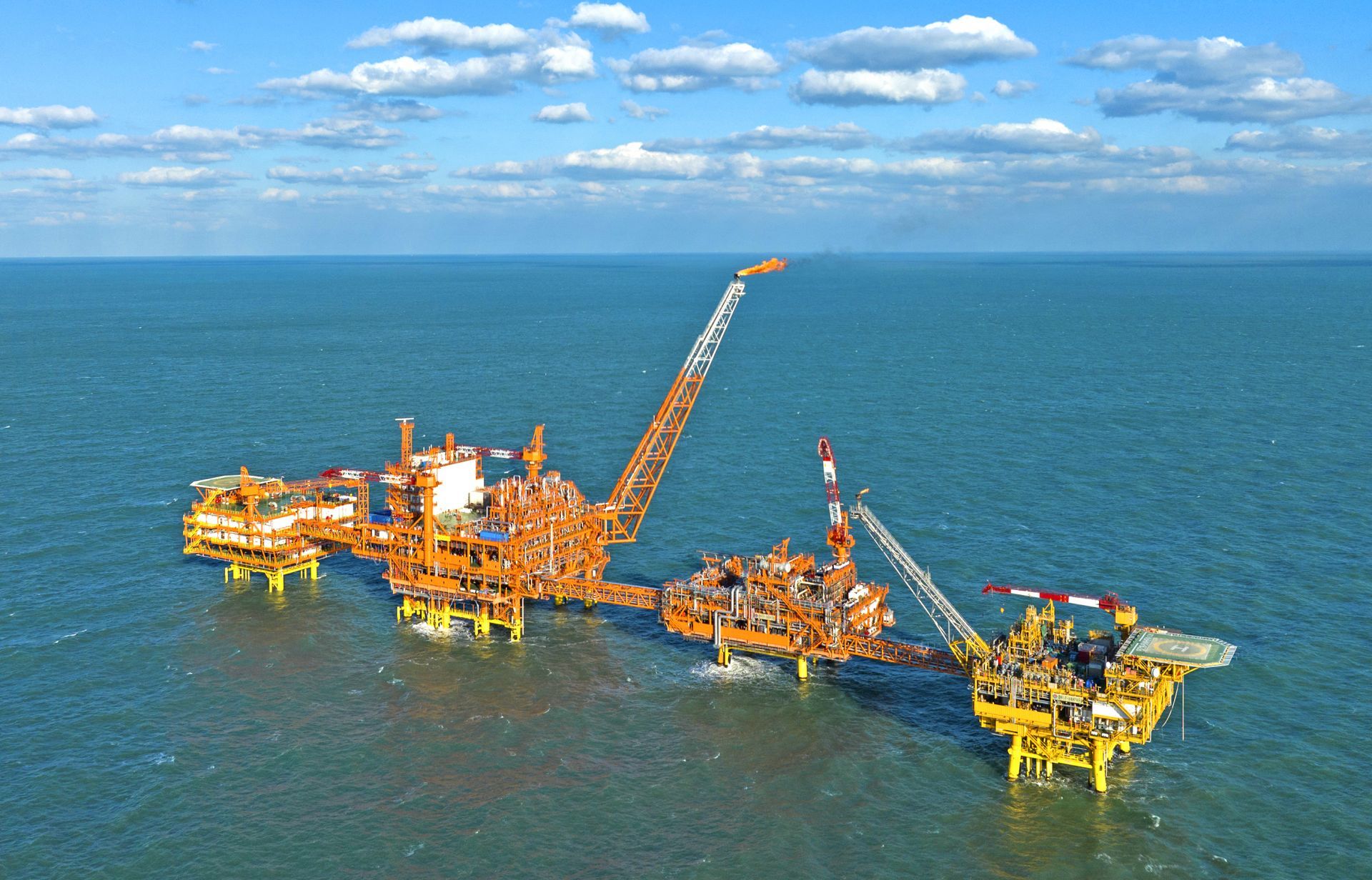 中国海油在南海超深水超浅层探获千亿方大气田