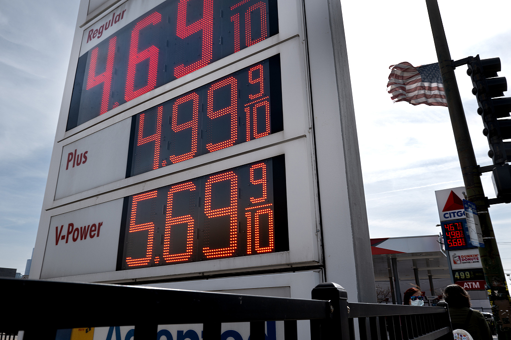 全球油价持续走低引发关注