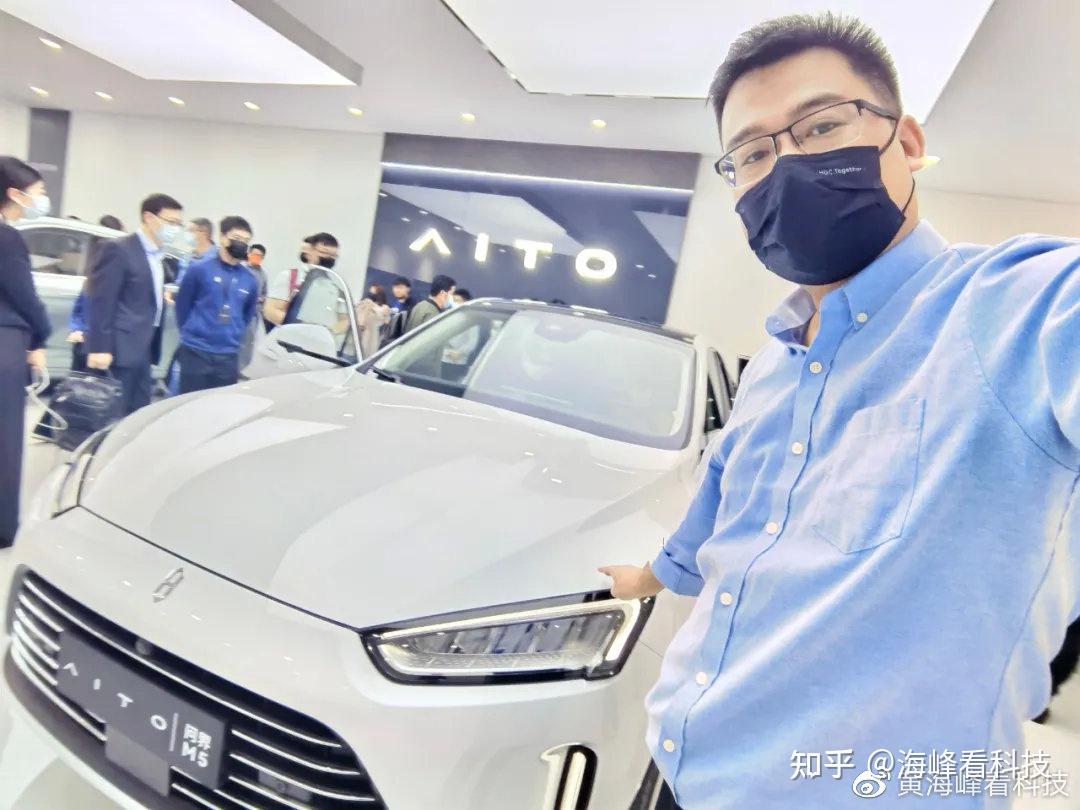 【专访】雷鸟创新联合创始人张昊晨：AI眼镜创业，眼镜团队比AI团队更重要