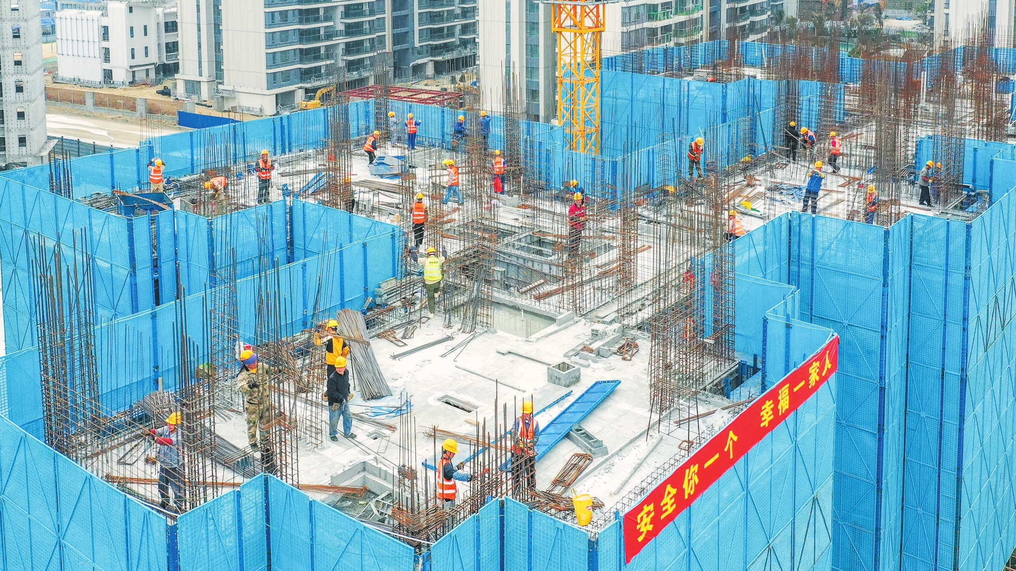 中国二十二冶深圳电子信息产业园A区项目A2号综合楼主体结构封顶