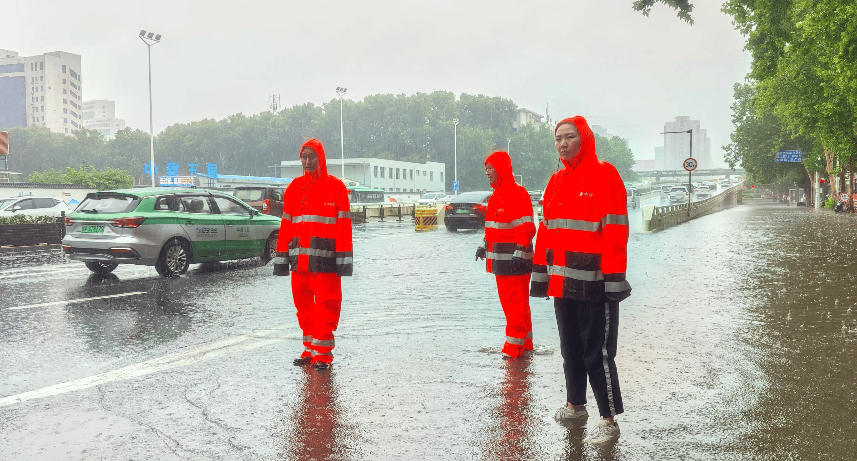 国家管网坚守防汛抗洪一线