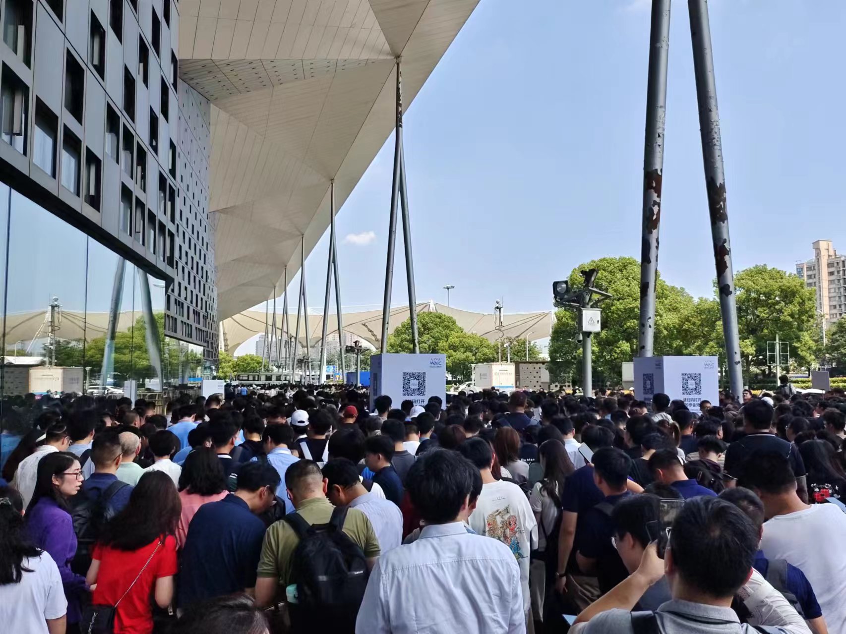 大模型路线之争:中国爱开源,美国爱闭源?