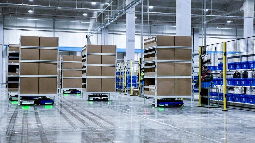 获富临精工数千万元订单，智元机器人落地料箱搬运等工业场景