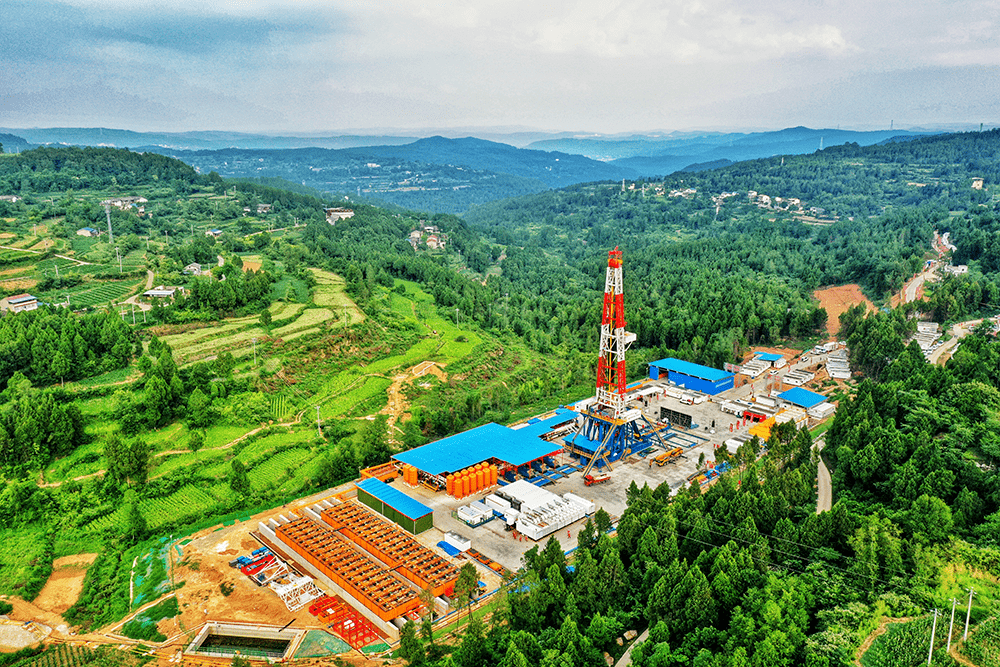 中国石油西南油气田建设楚攀“光伏走廊”降碳增绿