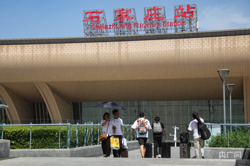 暑运收官 拱北口岸暑期迎客近2200万人次